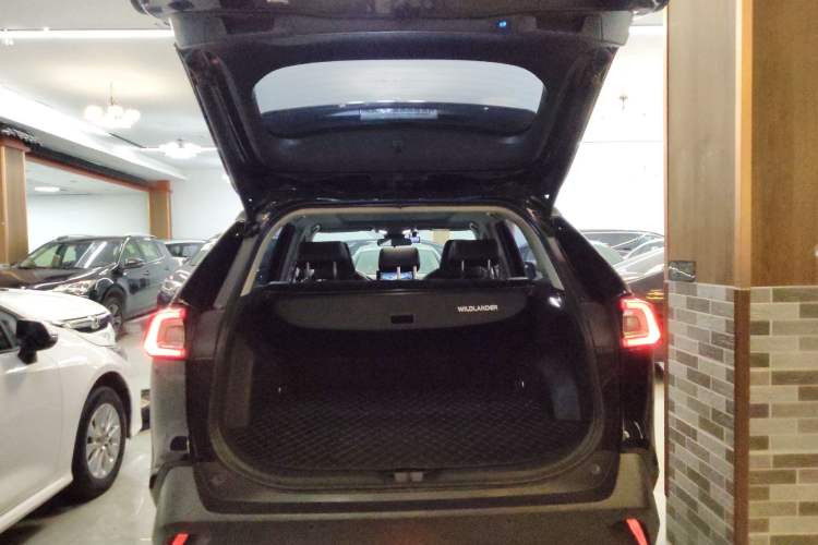 Used Toyota Wildlander 2023 Dual-Motor 2.5L E-CVT Two-Wheel Drive Luxury PLUS Edition
