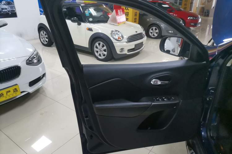 Used Jeep Cherokee 2016 2.0L Superior Edition