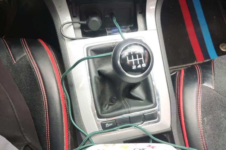 Used Roewe RX5 2016 Revised Version 20T Two-Wheel Drive Manual Transmission Luxury Edition Gear Lever