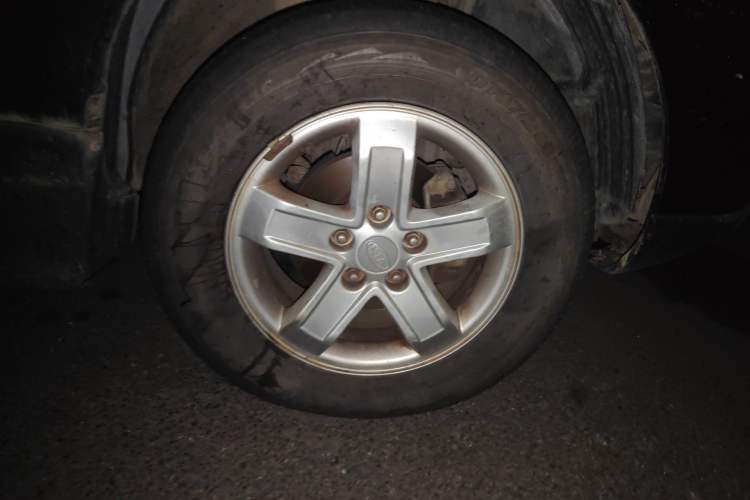 Used Kia Sportage 2011 2.0L Manual Two-Wheel-Drive GLS Right Front Wheel Hub