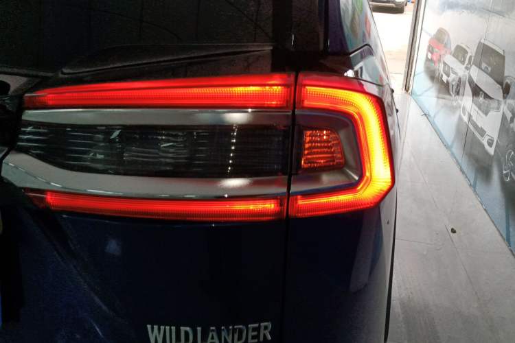Used Toyota Wildlander 2020 Dual-Motor 2.5L E-CVT Four-Wheel Drive Luxury Edition Right Rear Taillight