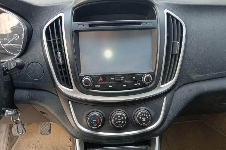 Used Baojun 560 2015 1.8L manual Comfort trim level
