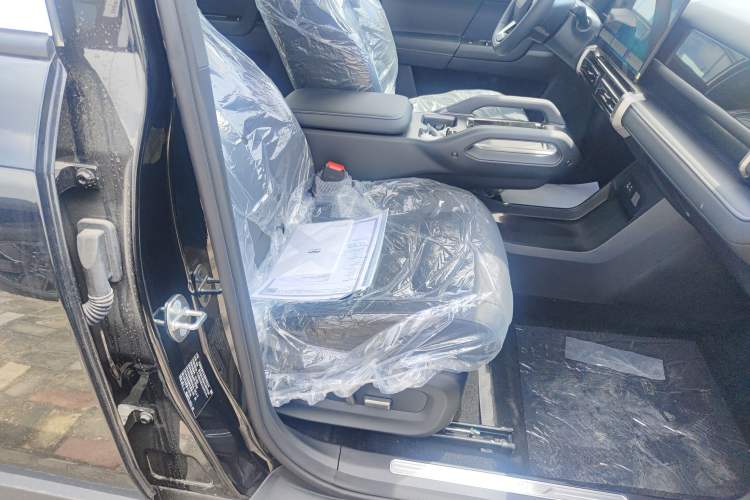 Used Chery Fengyun Fulwin X3 Plus 2025 Model 401 Two-Wheel Drive Smart Leading Edition Right Front Seat