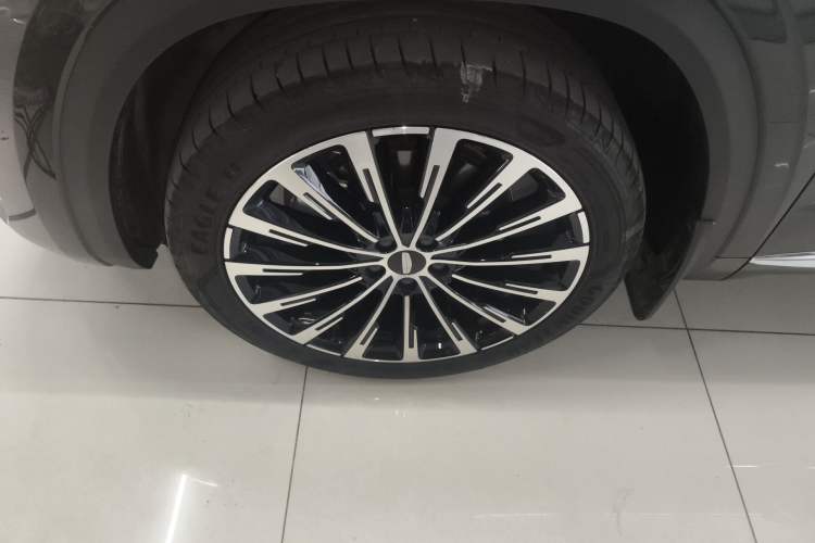 Used Geely Auto Monjaro L 2025 Dongfang Yao 2.0TD Automatic All-Wheel-Drive Wangyue Edition Left Front Wheel Hub