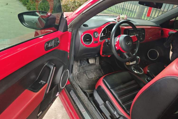 Used Volkswagen Beetle 2015 180TSI model
