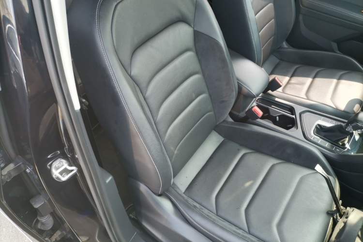 Used Volkswagen Tiguan L 2017 330TSI Automatic Two-Wheel Drive Luxury Edition Right Front Seat