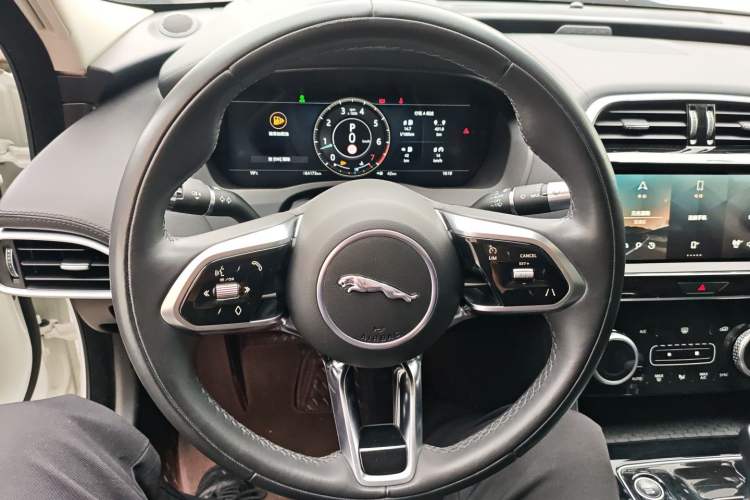 Used Jaguar XEL 2021 2.0T 250 PS S Progressive Elegance Edition Steering Wheel