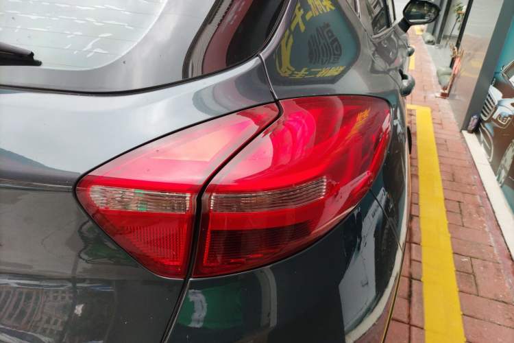 Used Geely Auto Emgrand GS 2017 Sport Edition 1.3T Automatic Smart Connectivity Model Right Rear Taillight