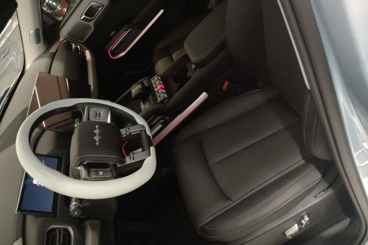 Used Formula Leopard Titanium 3 2025 501KM All-Wheel Drive Intelligent Driving Ultra Version
