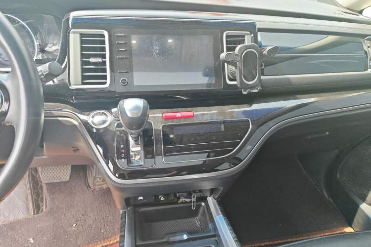 Used Honda Elysion 2019 2.0L Hybrid Luxury Edition Audio And AC Panel