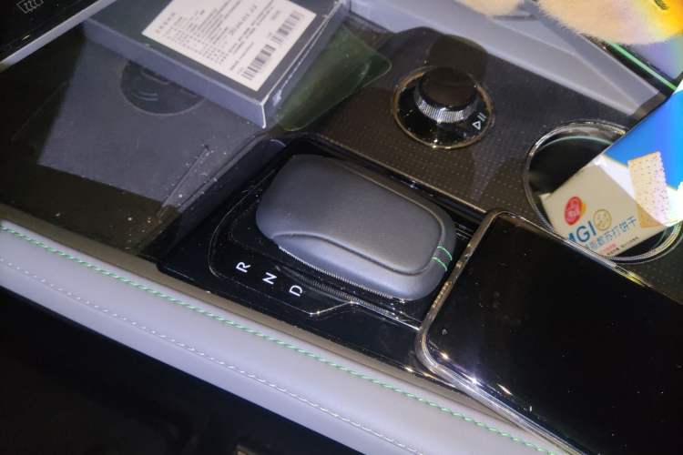 Used Zeekr 001 2023 WE Edition 86 kWh Gear Lever