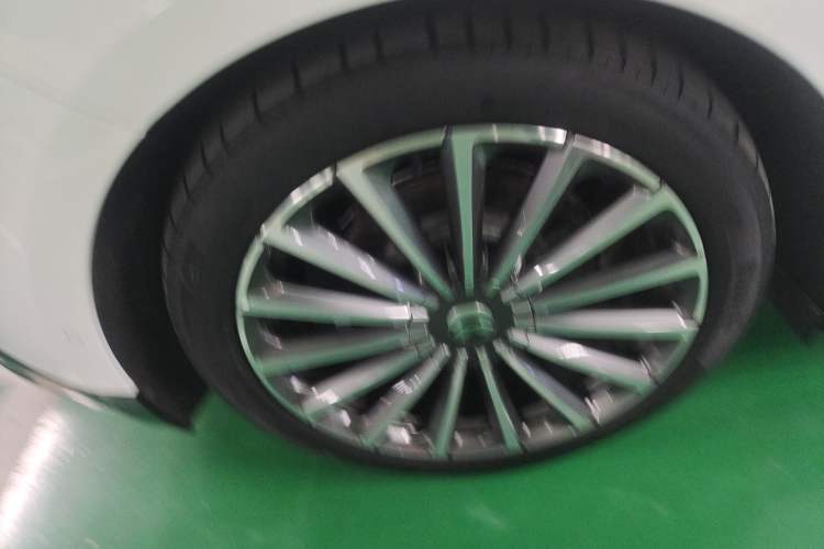 Used Nio ET9 2025 100 kWh Right Rear Wheel Hub