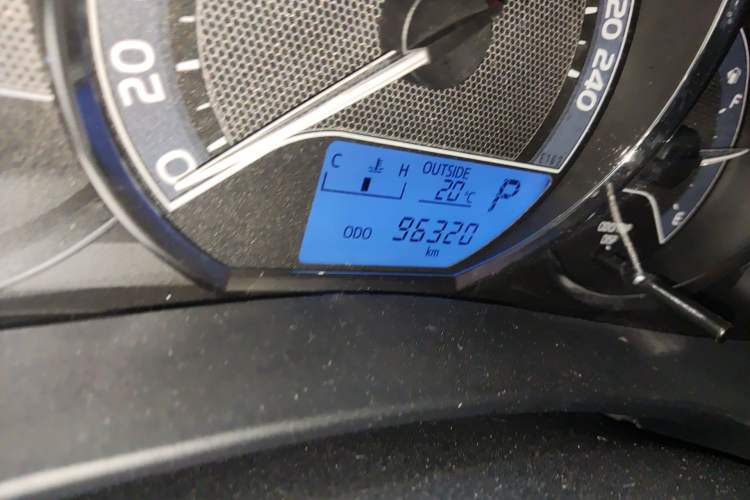 Used Toyota Corolla 2014 1.6L CVT GL Odometer Close Up