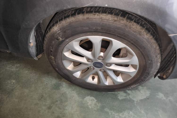 Used Ford Focus 2013 Sedan Classic 1.8L Manual Base Model