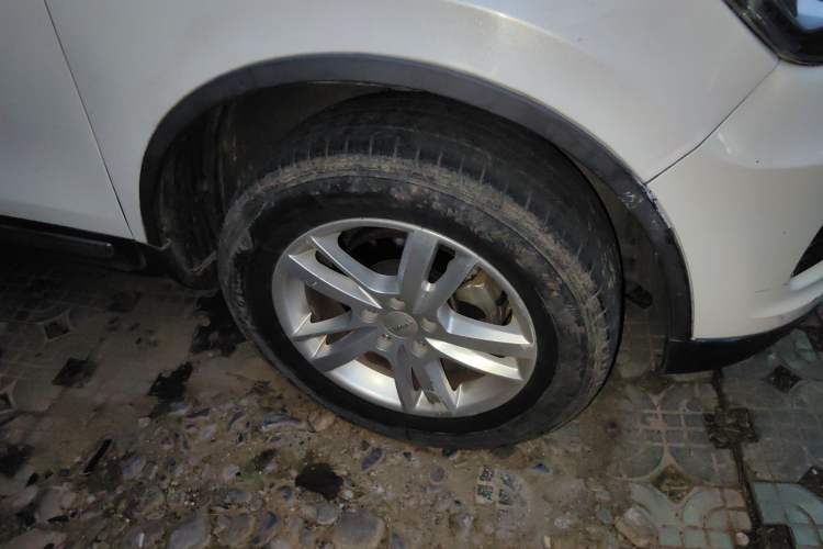 Used Yema T70 2016 Upgraded Model 1.8L Manual Elite Version Right Front Wheel Hub