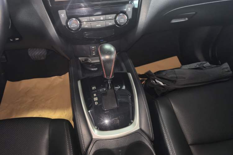 Used Nissan X-Trail 2015 2.0L CVT Comfort MAX Edition 2WD
