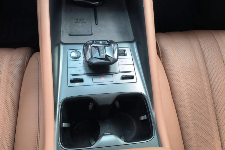 Used BYD Song L EV 2025 Intelligent Driving Version 662 km LiDAR Excellence Edition Gear Lever