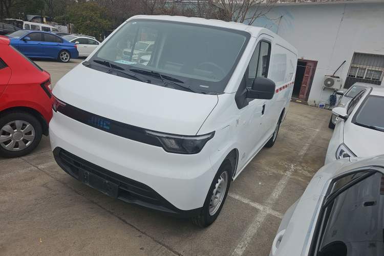 Used JMC E Fushun 2025 Model, Blind Window Version, 41.86 kWh, Short Axle, Low-roof, 3.0 tons