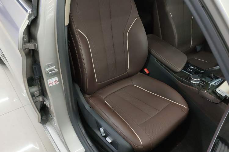 Used BMW 5 Series 2021 525Li Luxury Package Right Front Seat