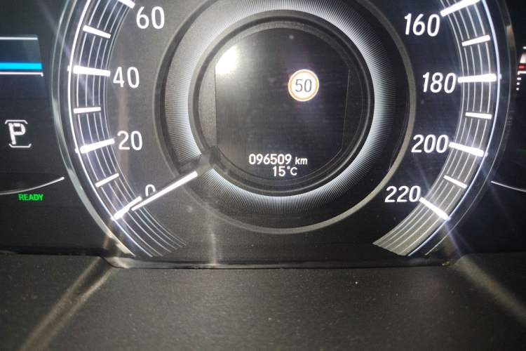 Used Honda Elysion 2019 2.0L Hybrid Luxury Edition Odometer Close Up