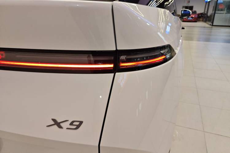 Used XPeng X9 2025 740 Ultra-Long Range Max Right Rear Taillight