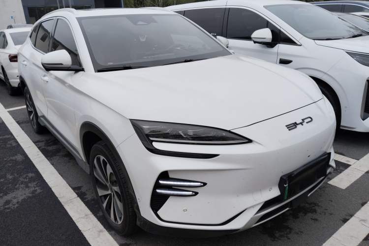 Used BYD Song PLUS New Energy 2023 Champion Edition EV 605KM Flagship PLUS Front Right 45 Deg