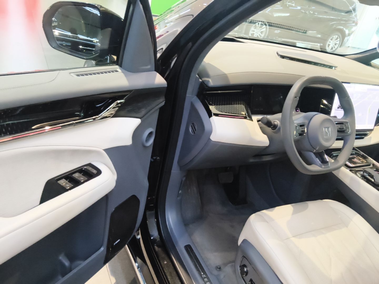 Zeekr 009 2024 7-Seater Aisle Version 108 kWh — снимка 18