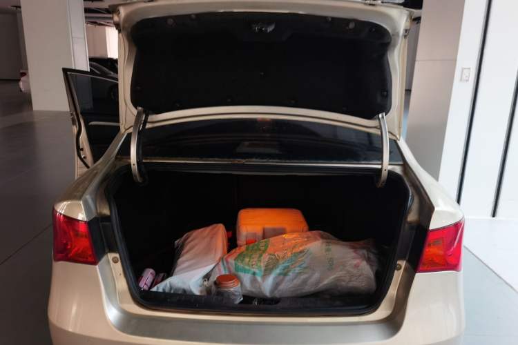 Used Roewe 350 2013 350C 1.5L Automatic Xunyue Edition
