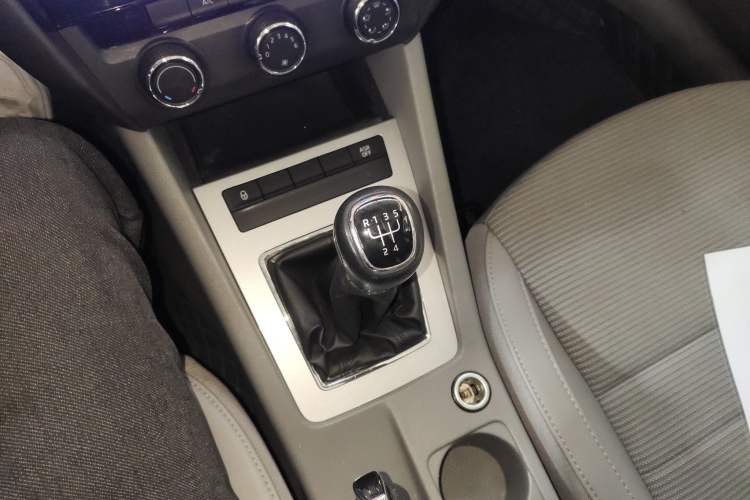 Used Skoda Octavia 2015 1.6L Manual Yijie Edition
