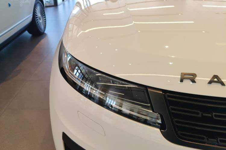 Used Land Rover Range Sport 2023 400PS Dynamic SE Right Front Headlight