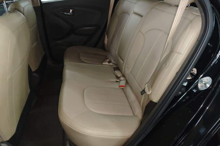 Used Hyundai ix35 2015 2.0L Automatic 2WD Smart Version China V Standard Left Rear Seat