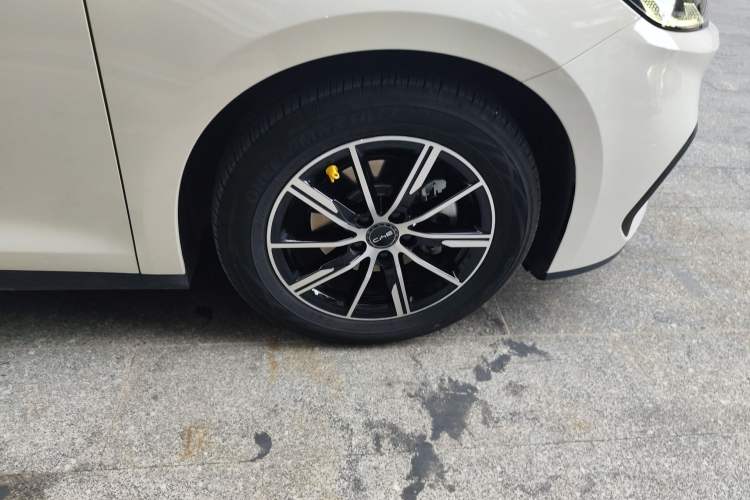 Used BYD Seal 06 New Energy 2024 DM-i 120KM Luxury Model Right Front Wheel Hub