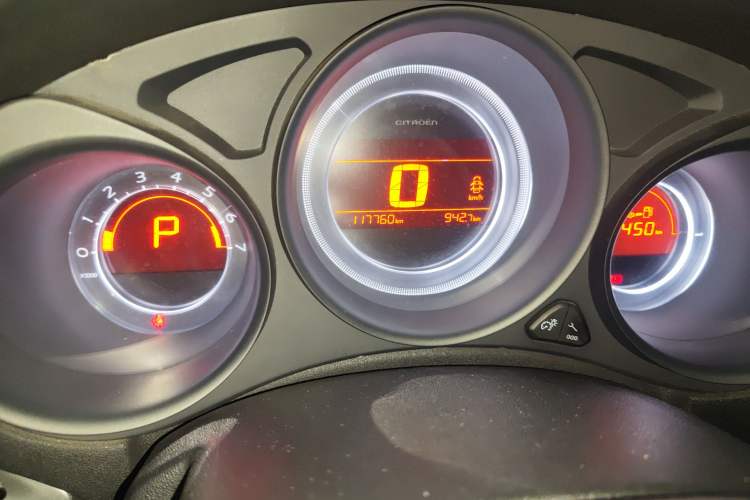 Used Citroen C4L 2015 1.8L Automatic Luxury Edition Odometer Close Up