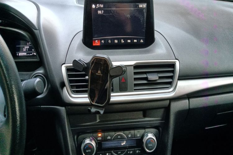 Used Mazda Mazda 3 Axela 2019 Cloud-Controlled Version Sedan 1.5L Automatic Luxury Trim China V Standard
