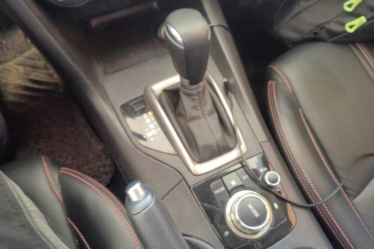Used Mazda 3 Axela 2017 Sedan 1.5L Automatic Comfort Model Emission Standard China V Gear Lever