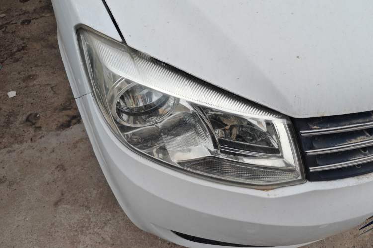 Used Dongfeng Fengon 330 2014 1.5L Manual Standard Edition DK15-02 Right Front Headlight