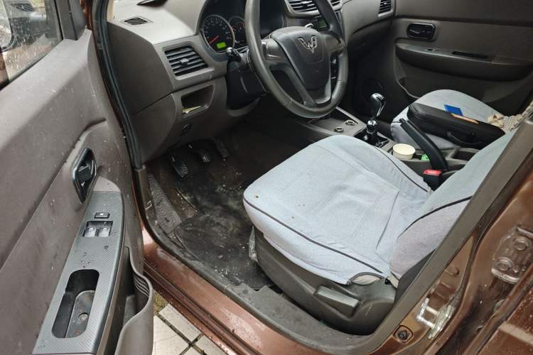 Used Wuling Hongguang 2015 1.2L S Base Model China V Standard Driver Seat