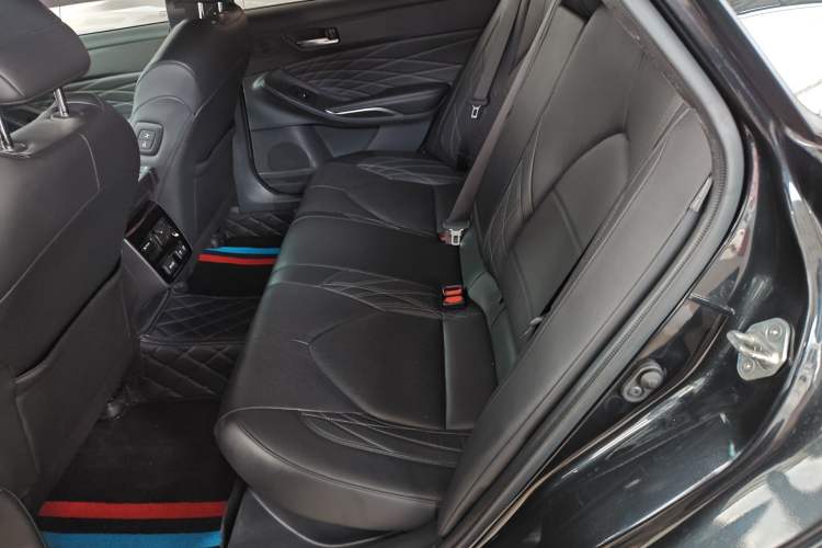 Used Toyota Avalon 2019 Dual-Engine 2.5L XLE Prestige Version China VI Standard
