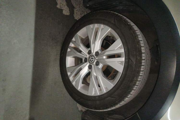 Used Volkswagen C-TREK 2017 1.6L Automatic Comfort Model Right Front Wheel Hub