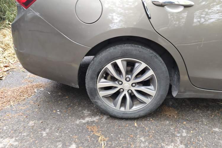 Used Buick GT 2019 18T Automatic Connected Elite Model China VI Standard Right Rear Wheel Hub