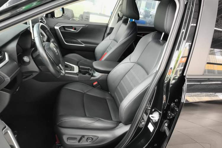 Used Toyota Wildlander 2022 2.0L CVT Two-Wheel Drive Luxury PLUS Edition Left Front Seat