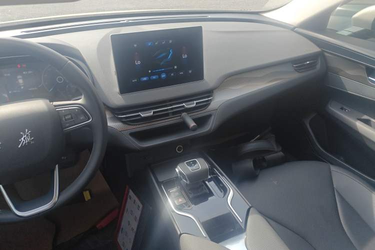 Used Hongqi E-QM5 2022 431 km Charge & Enjoy Edition Audio And AC Panel