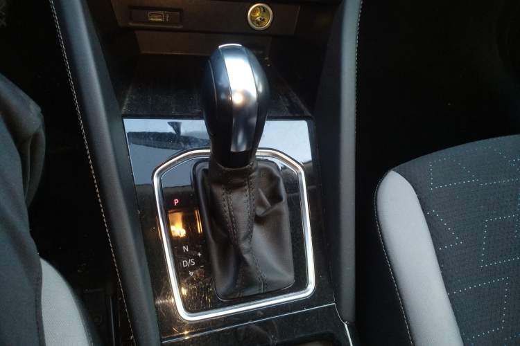 Used Jetta VS5 2023 280TSI Automatic Trend Edition Gear Lever