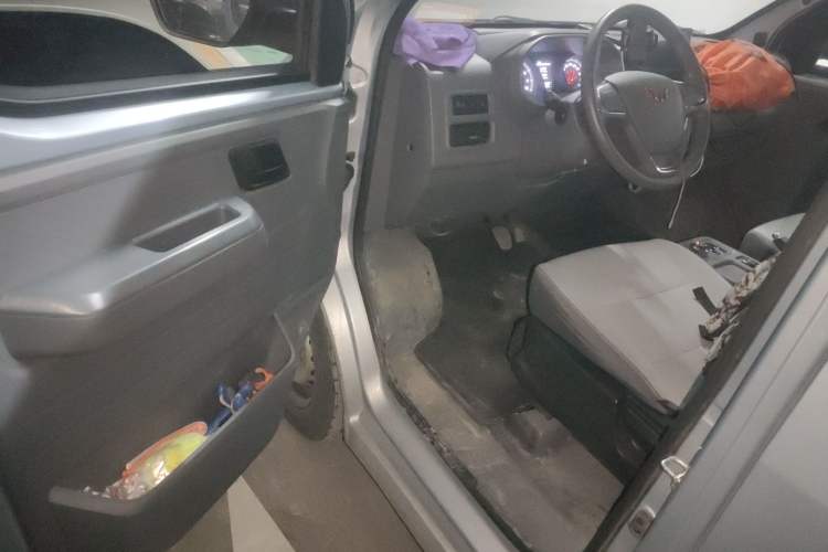 Used Wuling Yangguang 2025 Model 400km Bus Edition—Comfort Edition Driver Seat