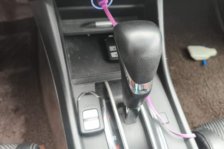 Used Honda Jade 2014 1.8L Automatic Comfort Elite Version 5 Seats Gear Lever