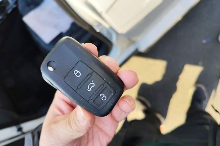 Used Volkswagen T-ROC 2018 280TSI DSG Four-Wheel Drive Luxury Version China V Emission Standard Vehicle Key