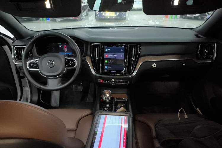 Used Volvo S60 2023 B4 Zhiyuan Luxury Edition
