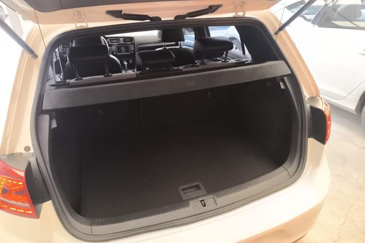 Used Volkswagen Golf 2017 280TSI Automatic R-Line Million-Vehicle Commemorative Edition
