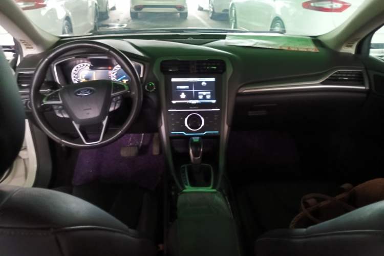 Used Ford Mondeo 2013 2.0L GTDi240 Luxury Sport Model Center Console