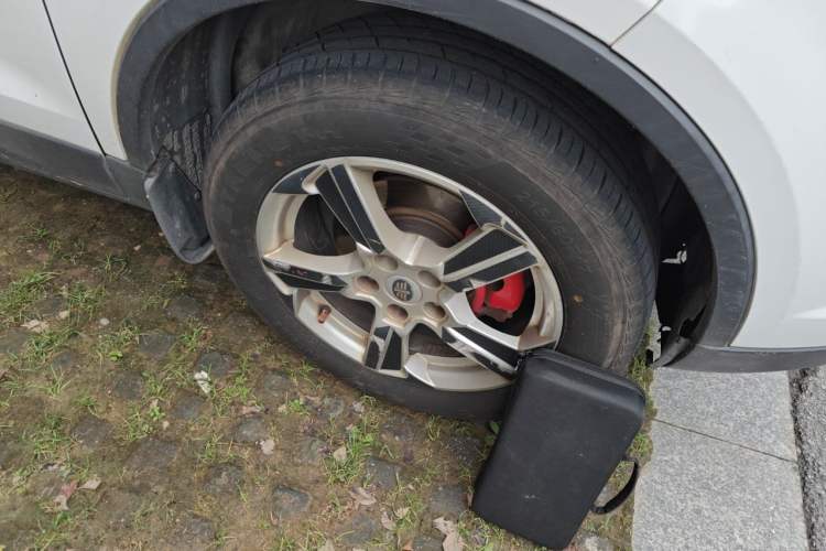 Used Bestune X80 2013 2.0L automatic comfort version
